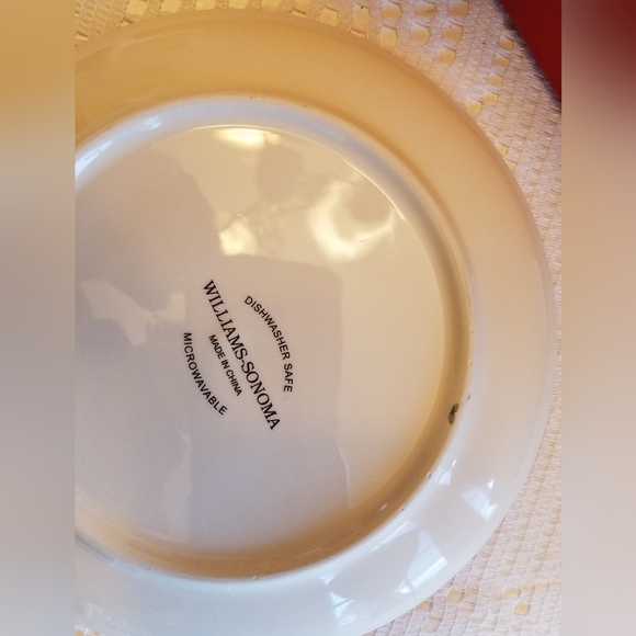 Williams Sonoma Set of 4 Dear Santa Holiday Plates in Box - Picture 8 of 8